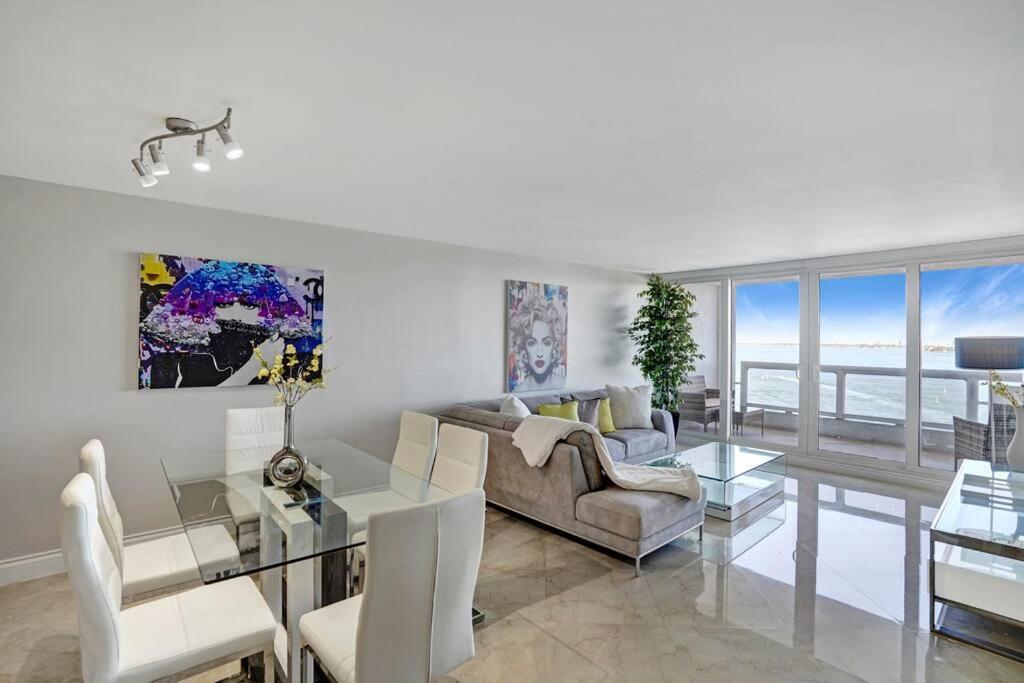 Only In My Dreams! Direct Water View Luxury Appartamento