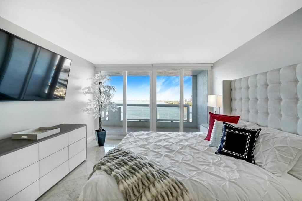 Only In My Dreams! Direct Water View Luxury Appartamento *